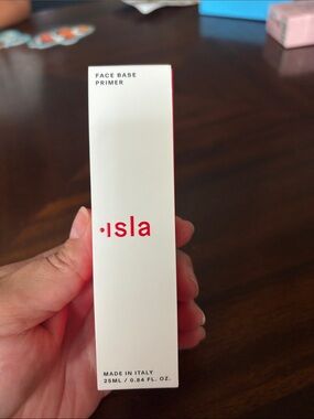 Isla Face Base Primer – White with Red Accent